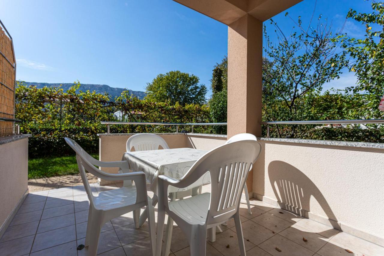 Apartments Crnekovic V Baska  Exterior photo