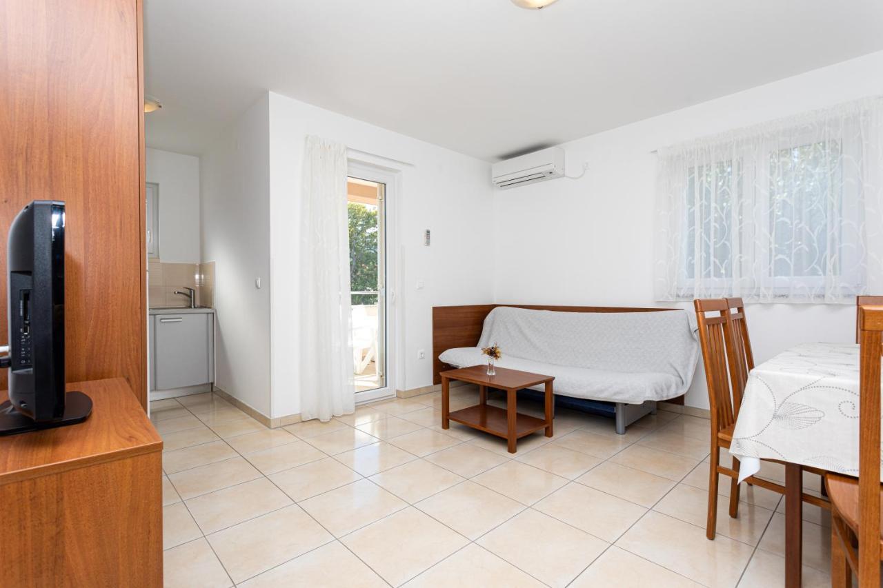 Apartments Crnekovic V Baska  Exterior photo