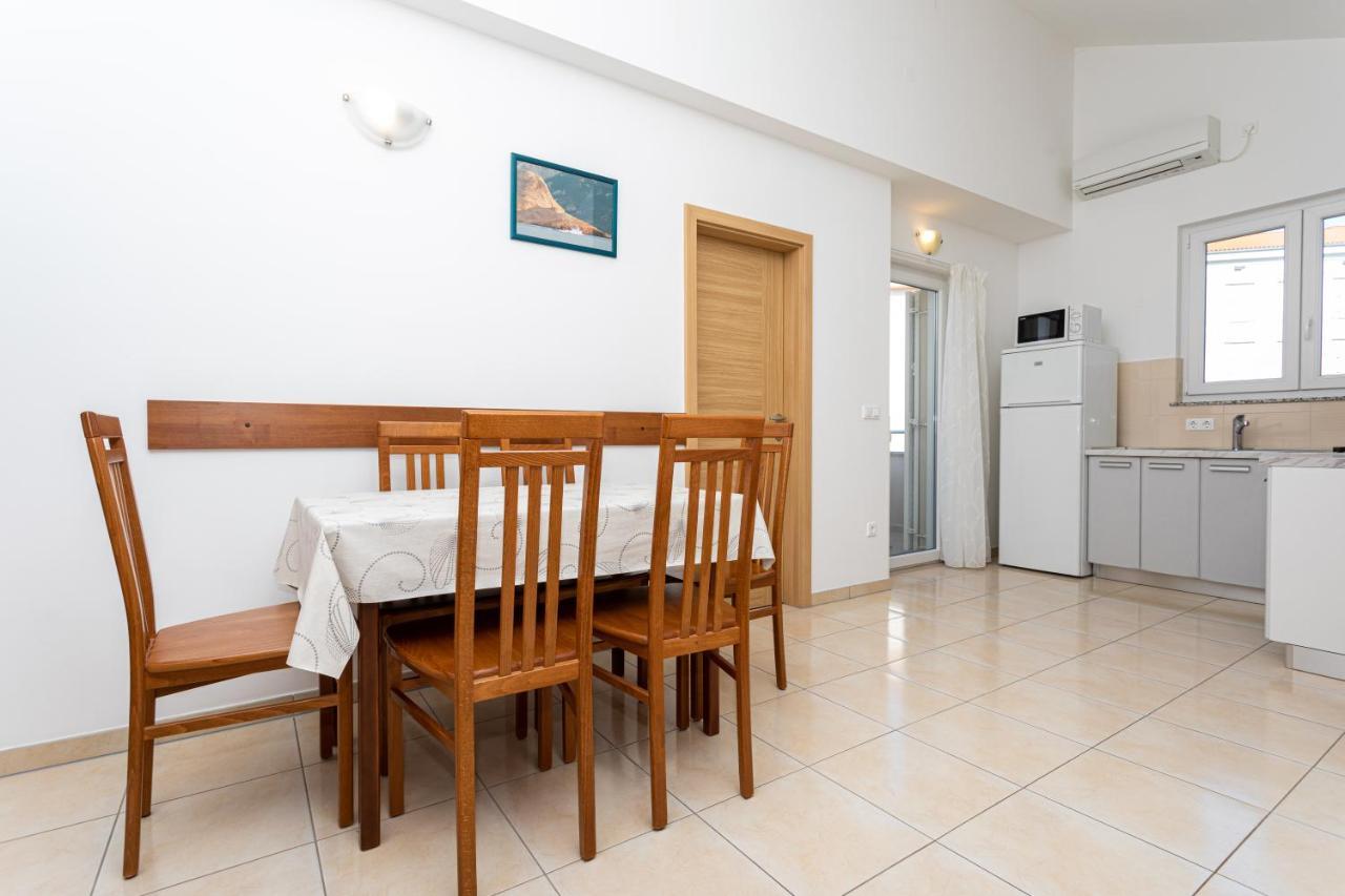 Apartments Crnekovic V Baska  Exterior photo