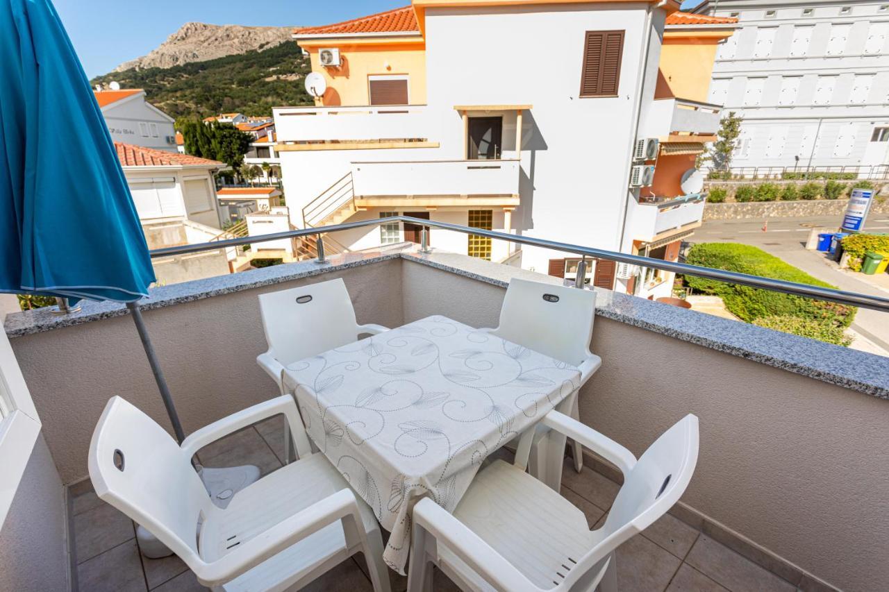 Apartments Crnekovic V Baska  Exterior photo